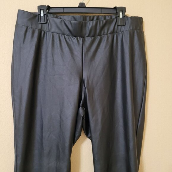 Torrid Womens Faux Leather Leggings Black‎ Size 2 Polyester Spandex - Picture 2 of 10